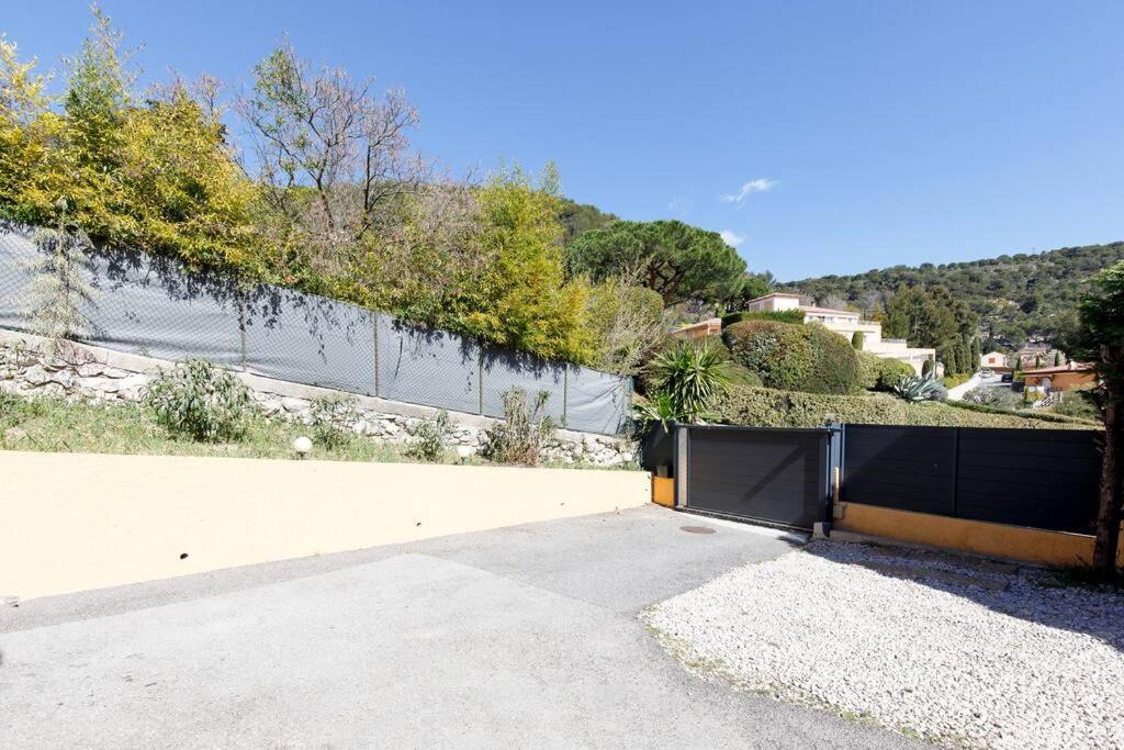 Studio rénové avec parking et terrasse à Eze village Exterior foto